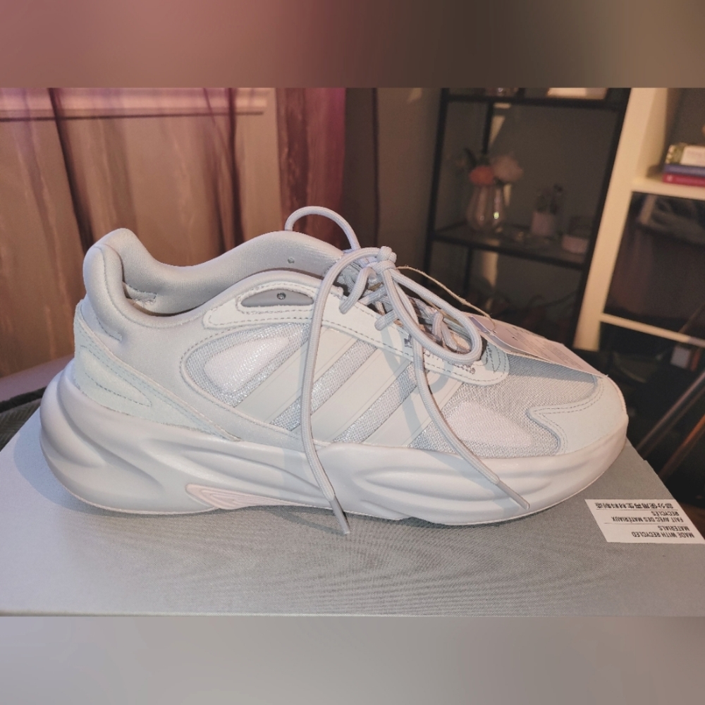 NWT Adidas Sneaker - Women